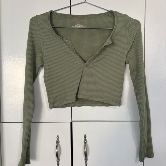 Suzette Collection Tops - Ribbed Snap-Front Olive Long-Sleeve Crop Top